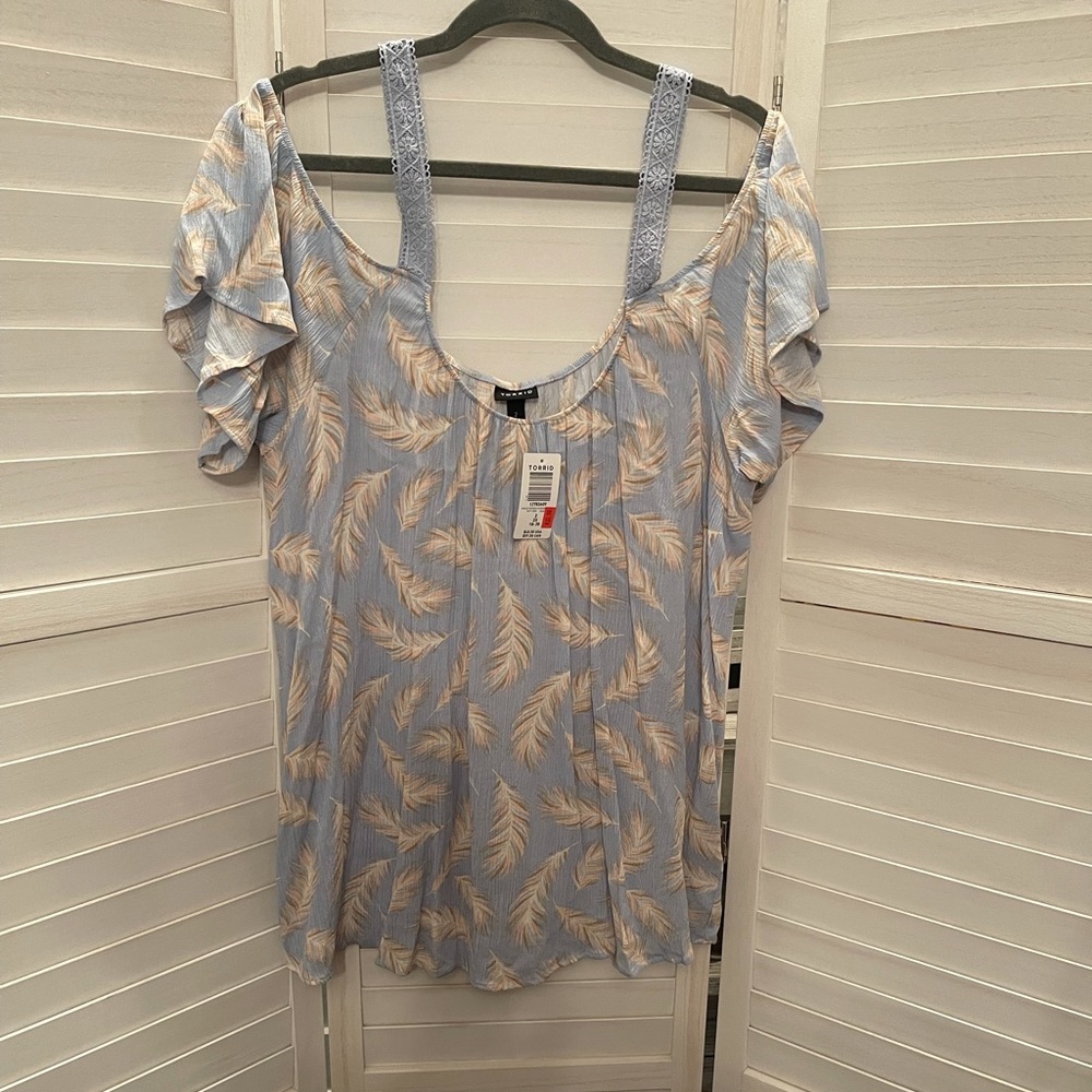 NWT Torrid cold shoulder top size 2 or 18/20